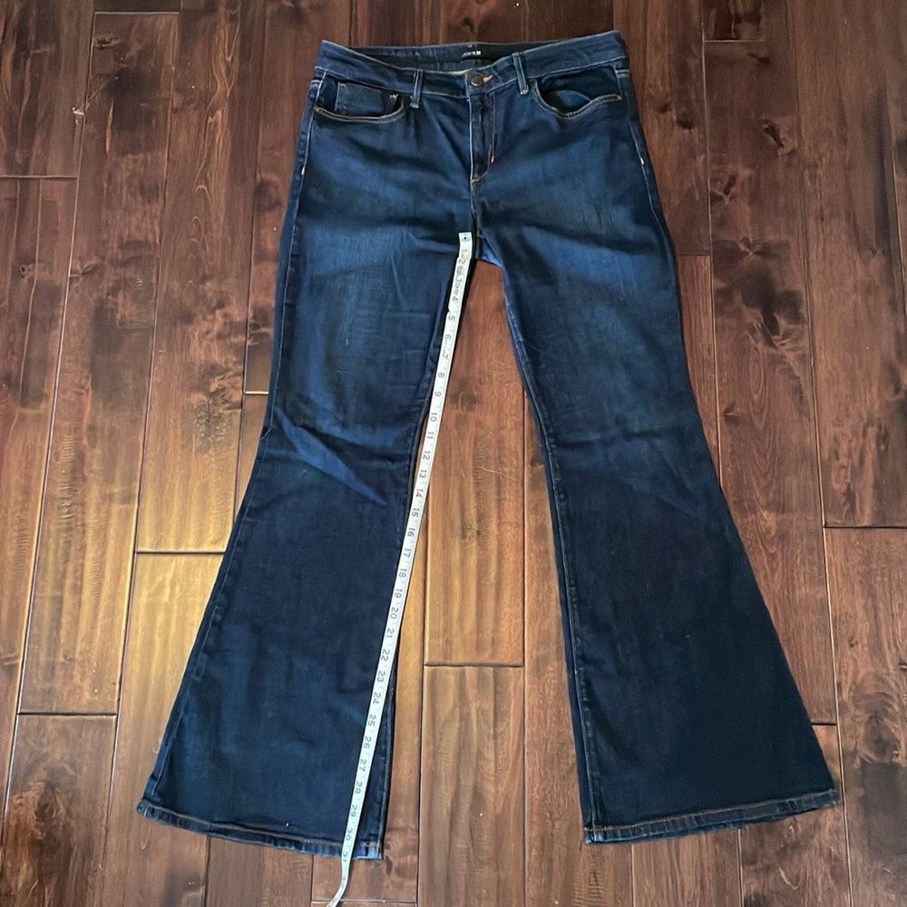 Joe’s Jeans - the Provocateur - Petite Flare Jean in Lainey finish